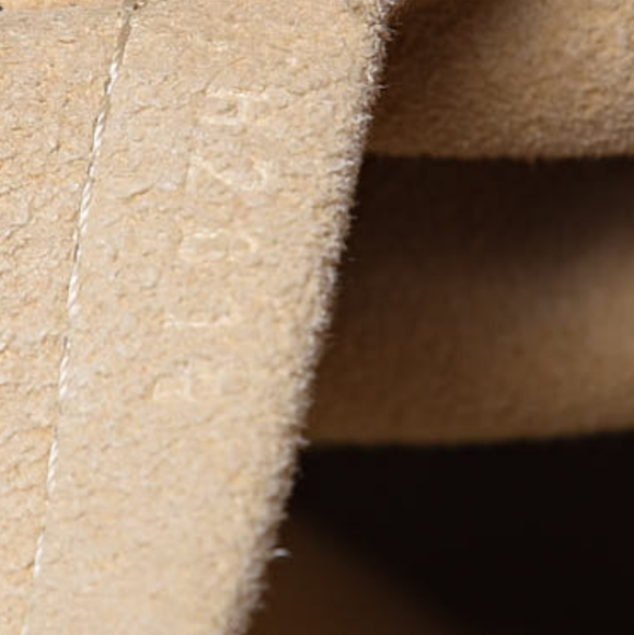 Louis Vuitton - Picture 3 of 6